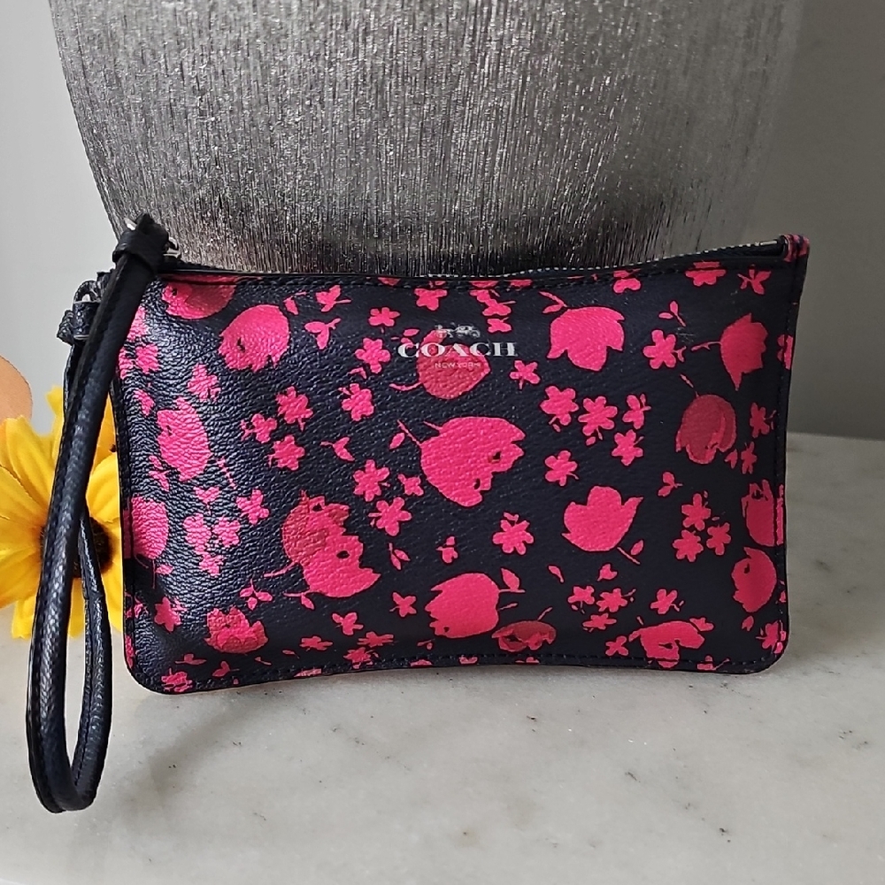 Coach Floral Wristlet – Rare Print – Like New – Boutique Essential